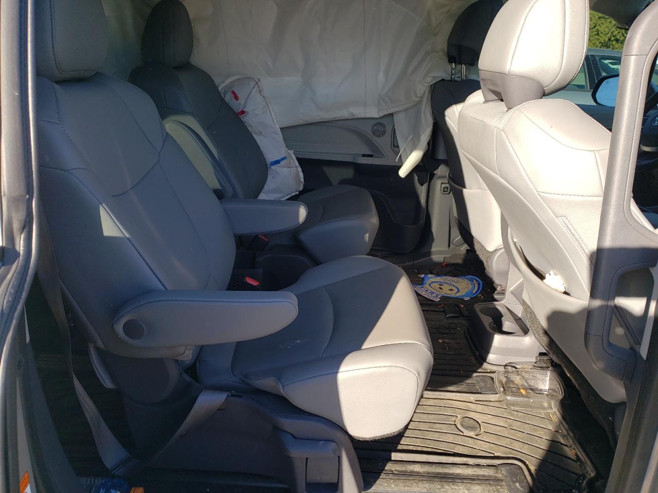 2021 Toyota Sienna - Image 11