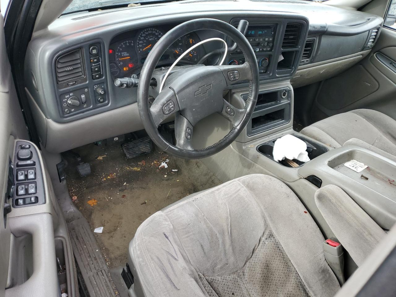 2004 Chevrolet Suburban - Image 8
