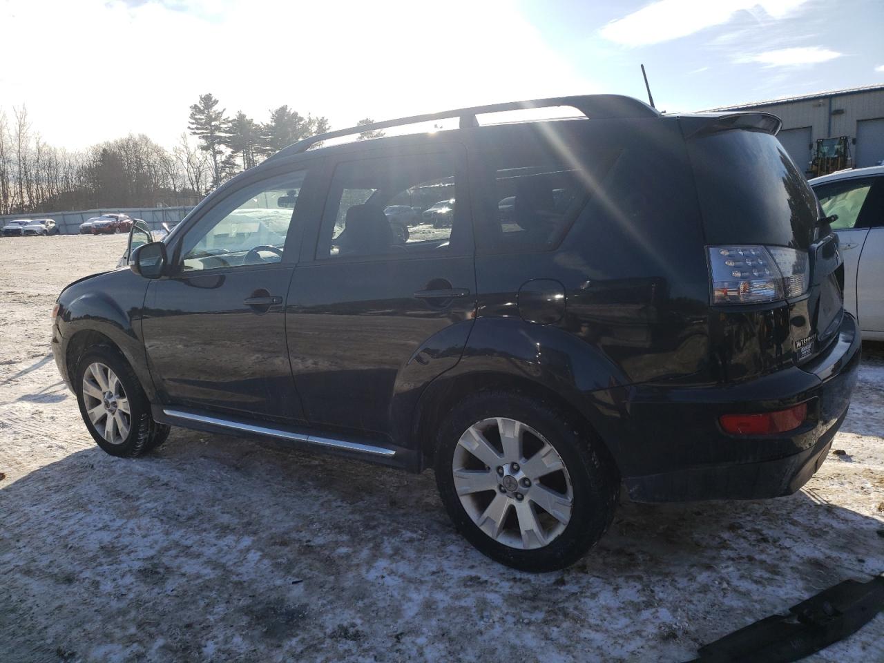 2011 Mitsubishi Outlander - Image 2