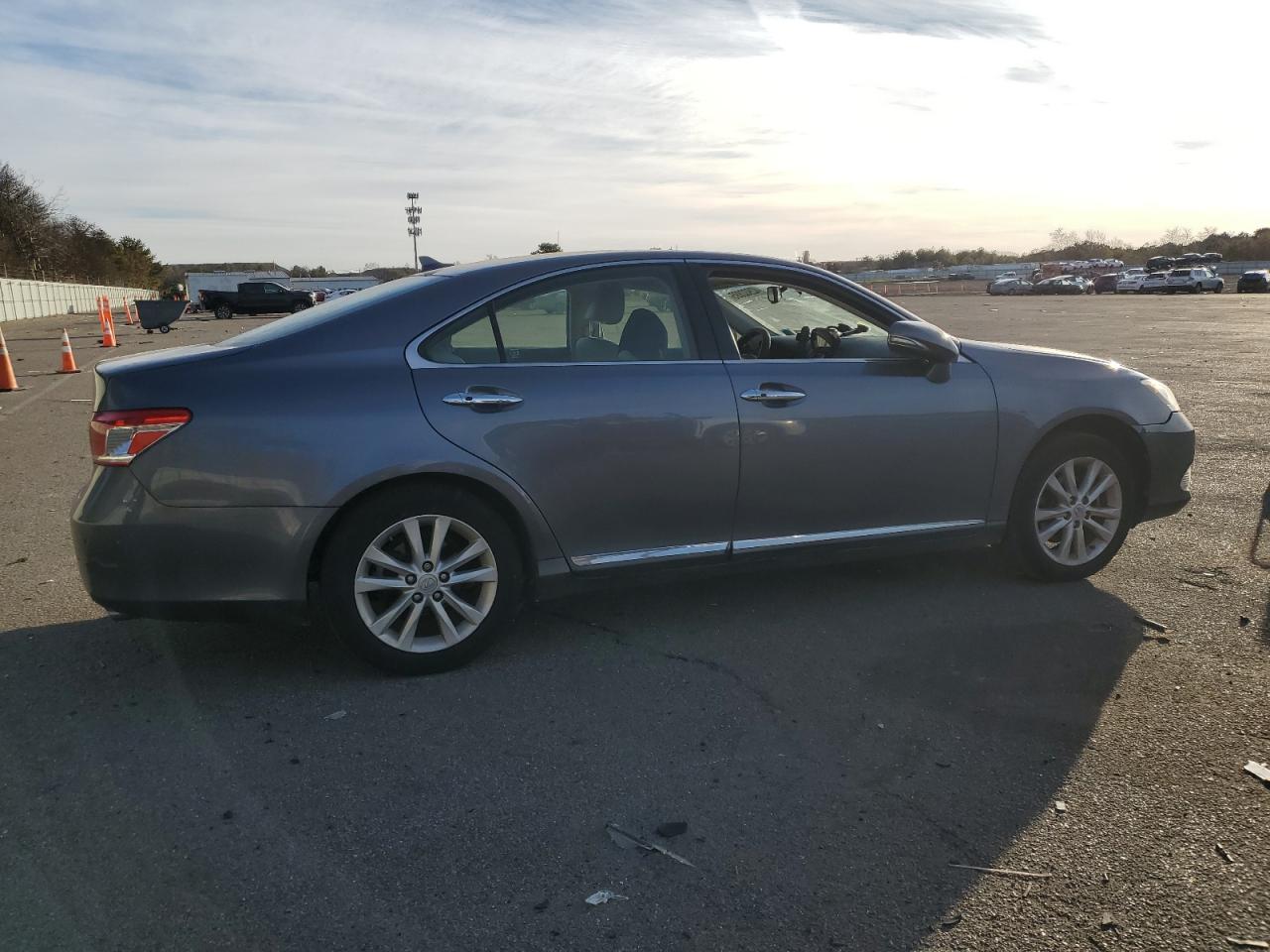 2012 Lexus ES - Image 3
