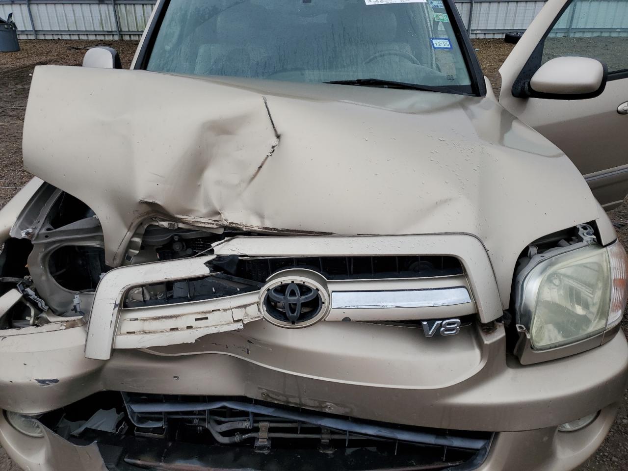 2005 Toyota Sequoia - Image 13