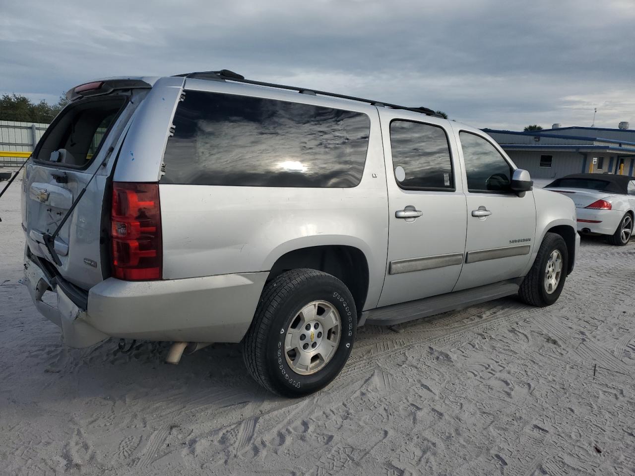 2011 Chevrolet Suburban - Image 3
