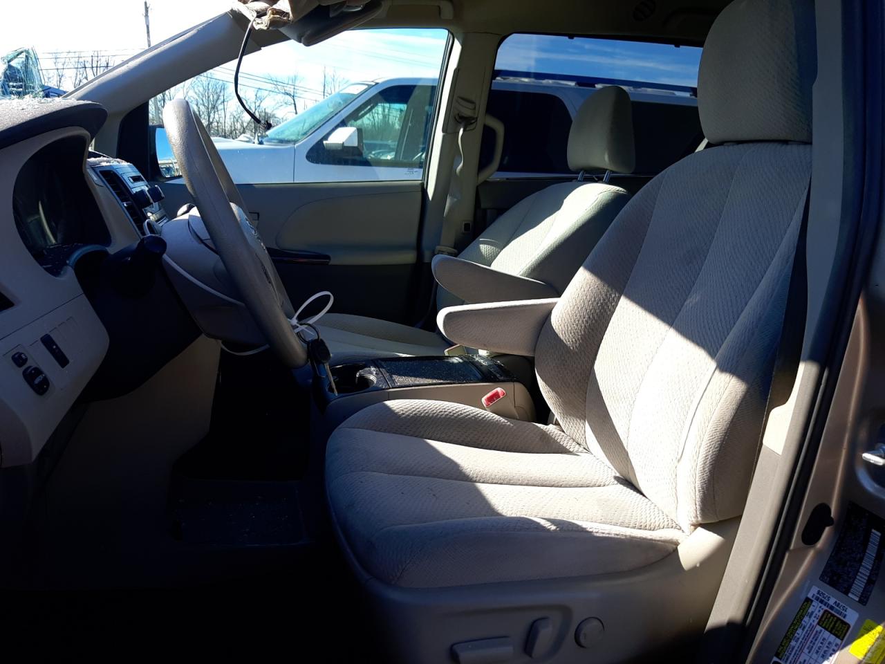 2013 Toyota Sienna - Image 7