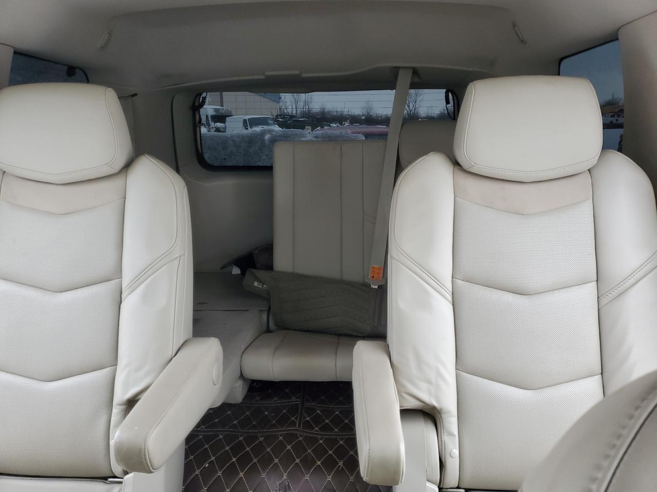 2016 Cadillac Escalade - Image 10