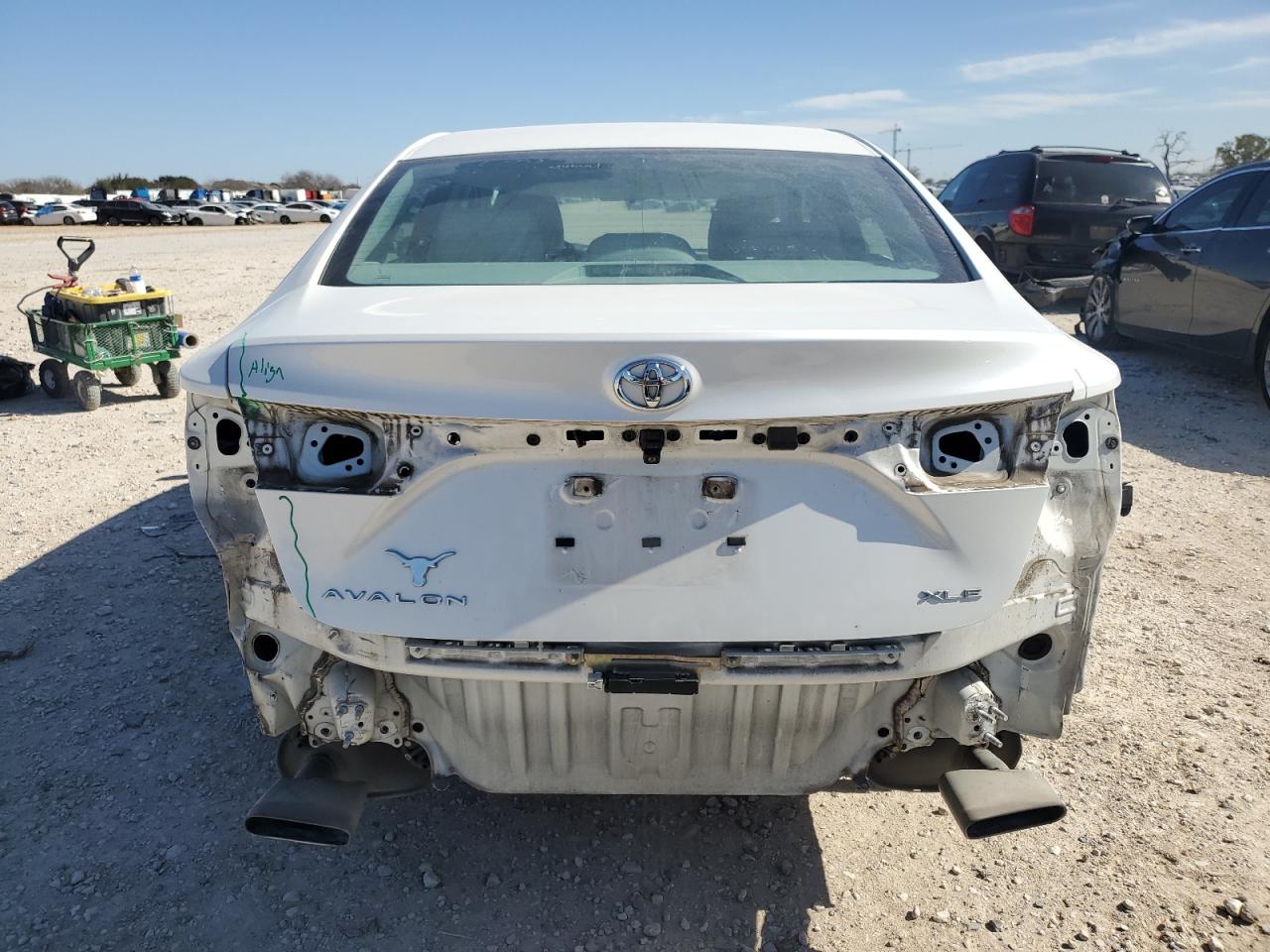 2014 Toyota Avalon - Image 6