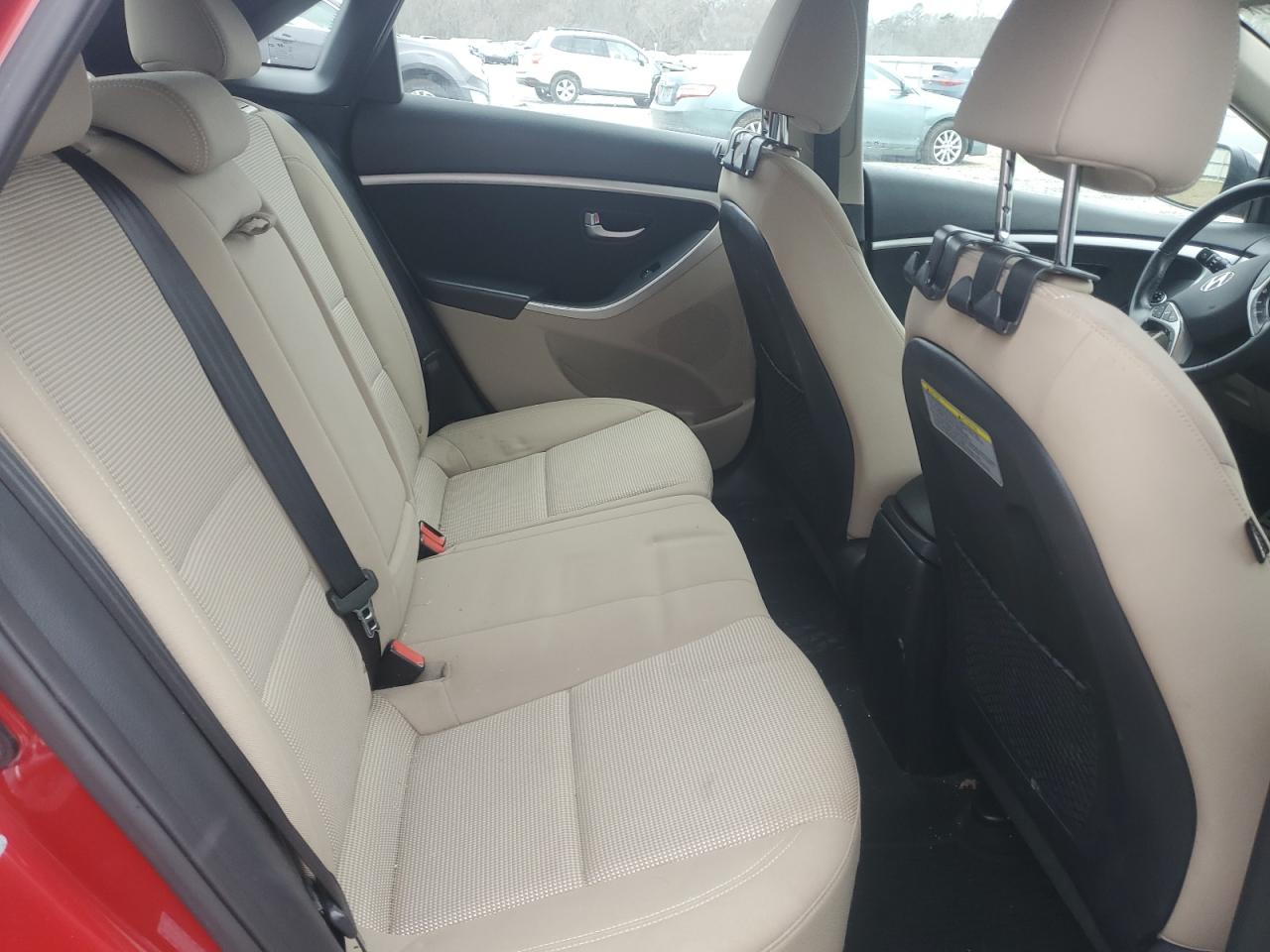 2016 Hyundai Elantra - Image 10