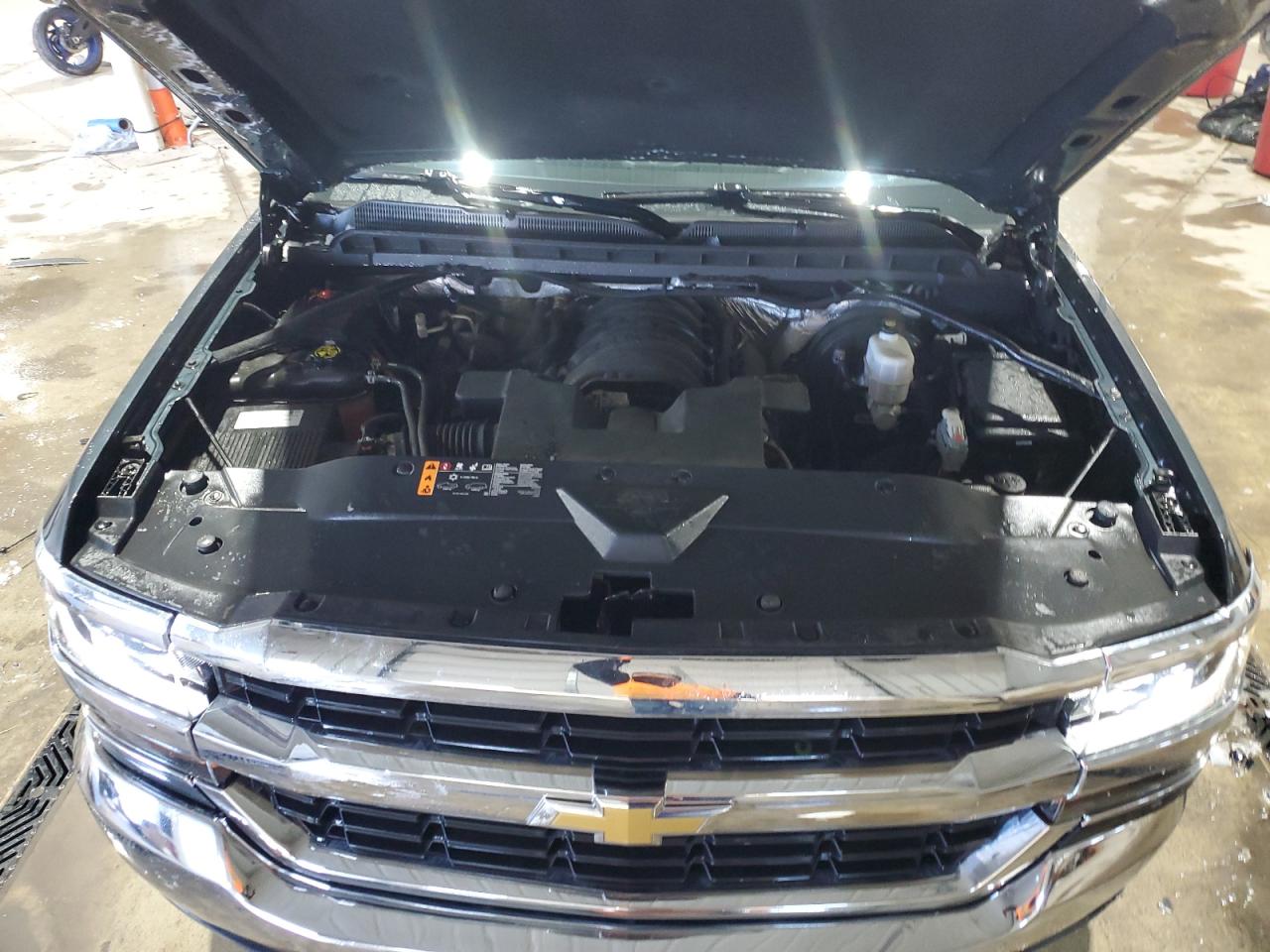 2018 Chevrolet Silverado - Image 11