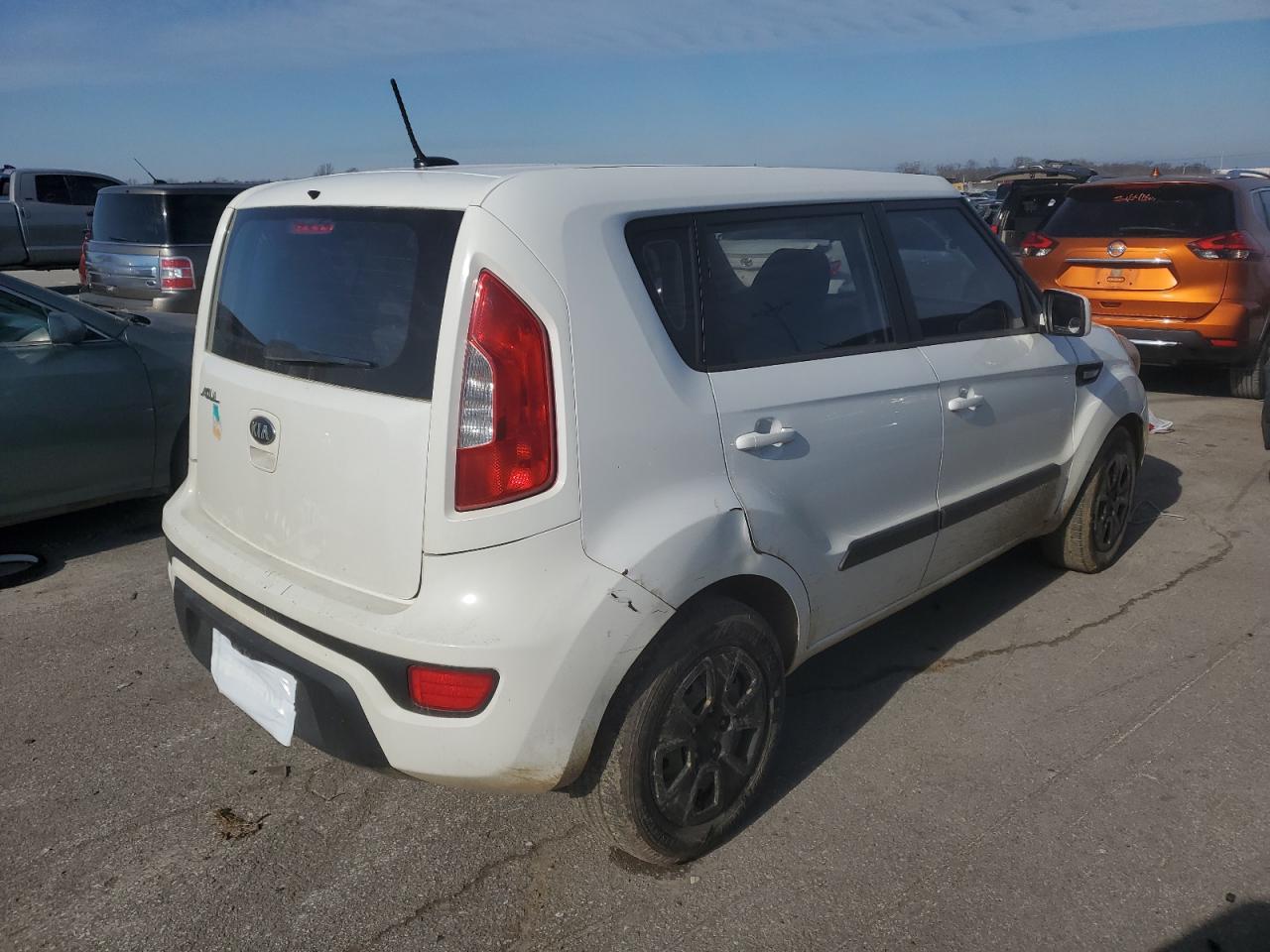 VIN KNDJT2A57D7768945 2013 KIA SOUL no.3