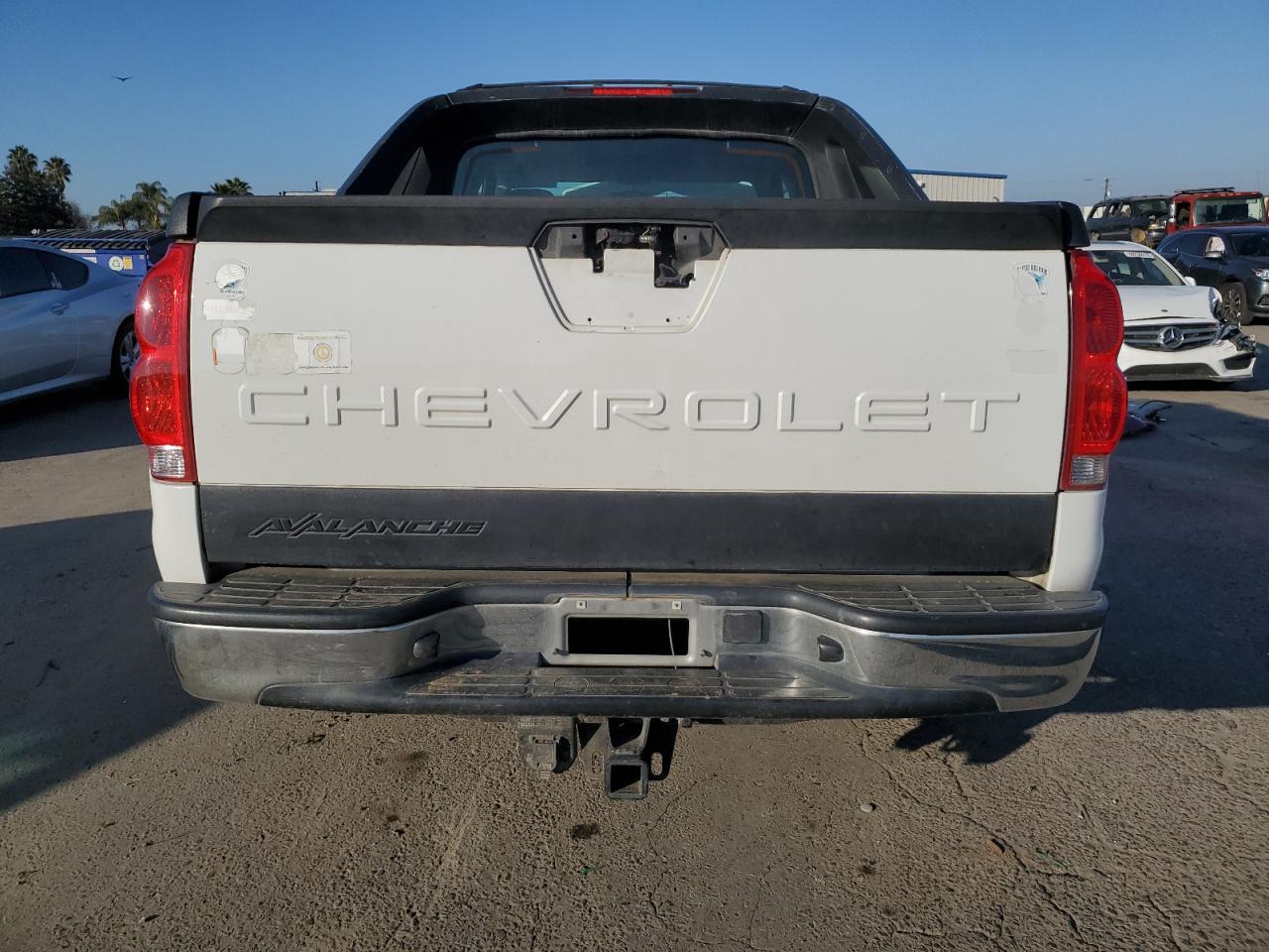 2004 Chevrolet Avalanche - Image 6