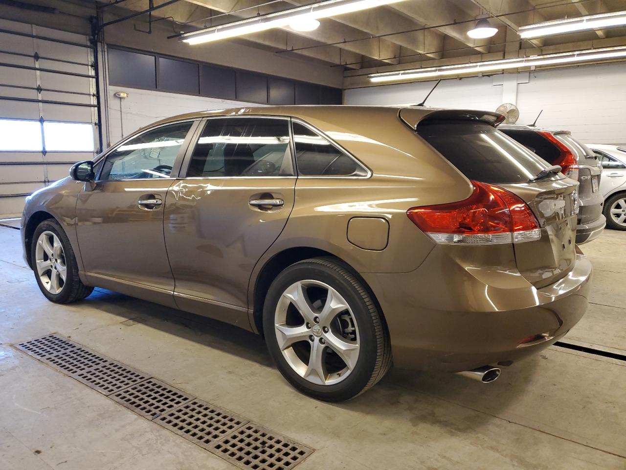 2009 Toyota Venza - Image 2