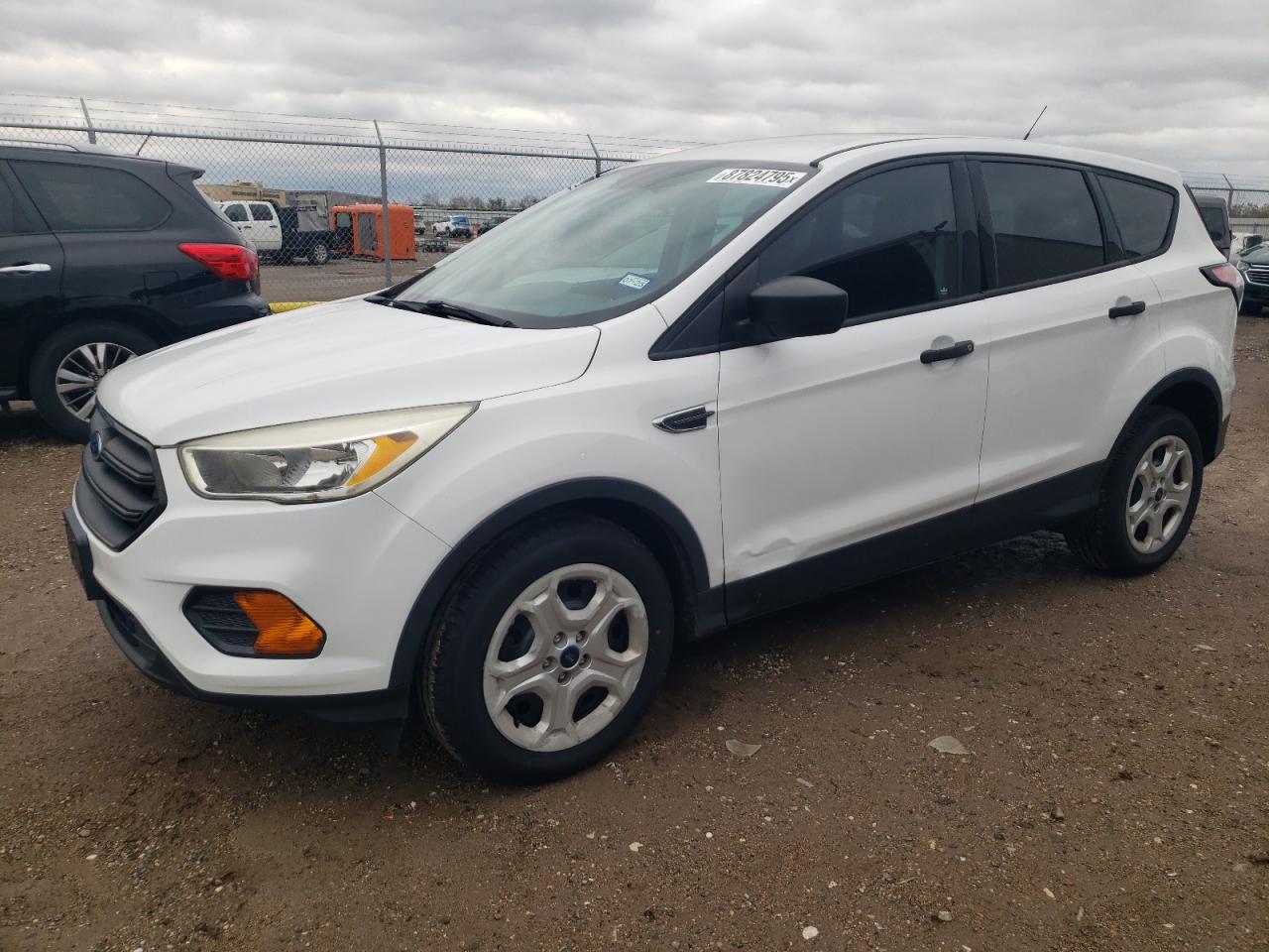 VIN 1FMCU0F7XHUE35128 2017 FORD ESCAPE no.1