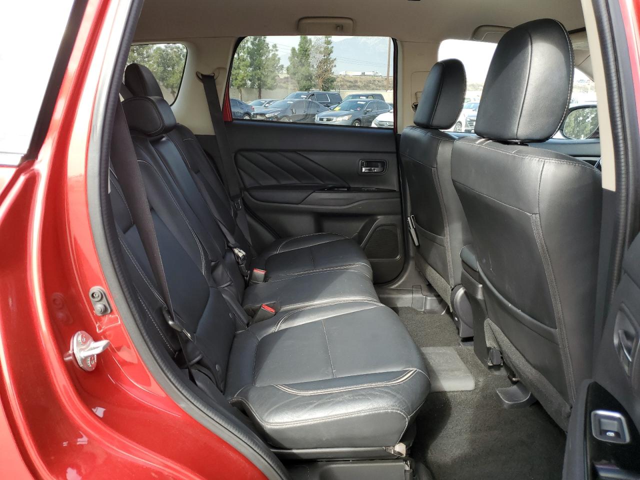 2018 Mitsubishi Outlander - Image 11