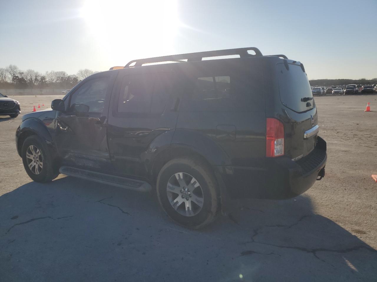 2009 Nissan Pathfinder - Image 2