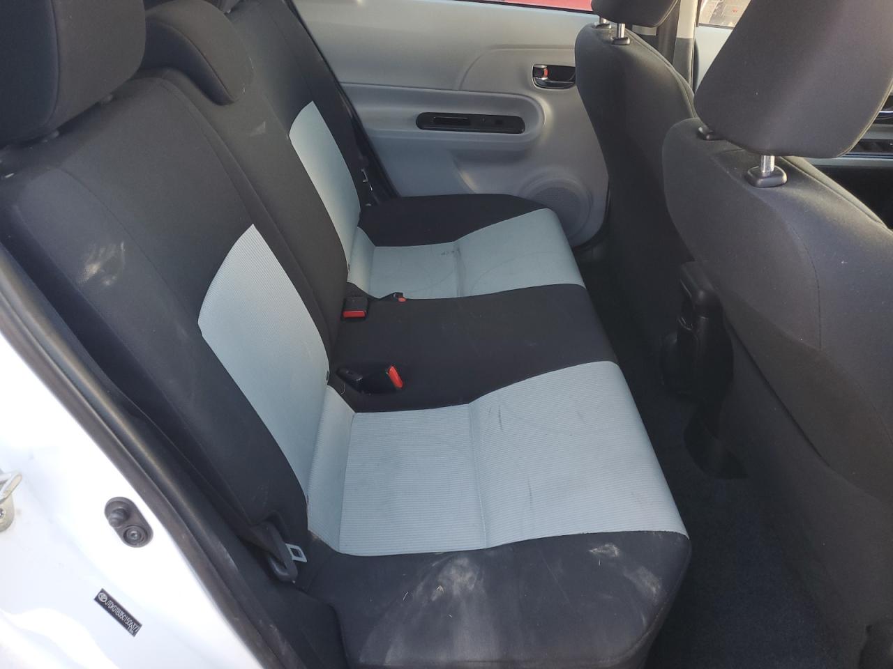 2012 Toyota Prius - Image 10