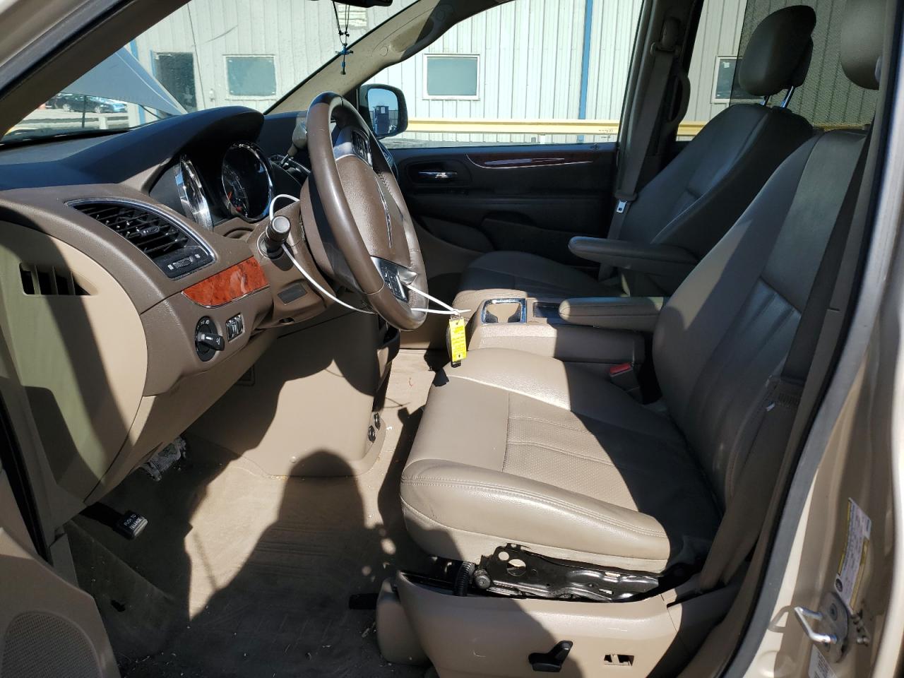 2013 Chrysler Town & Country - Image 7