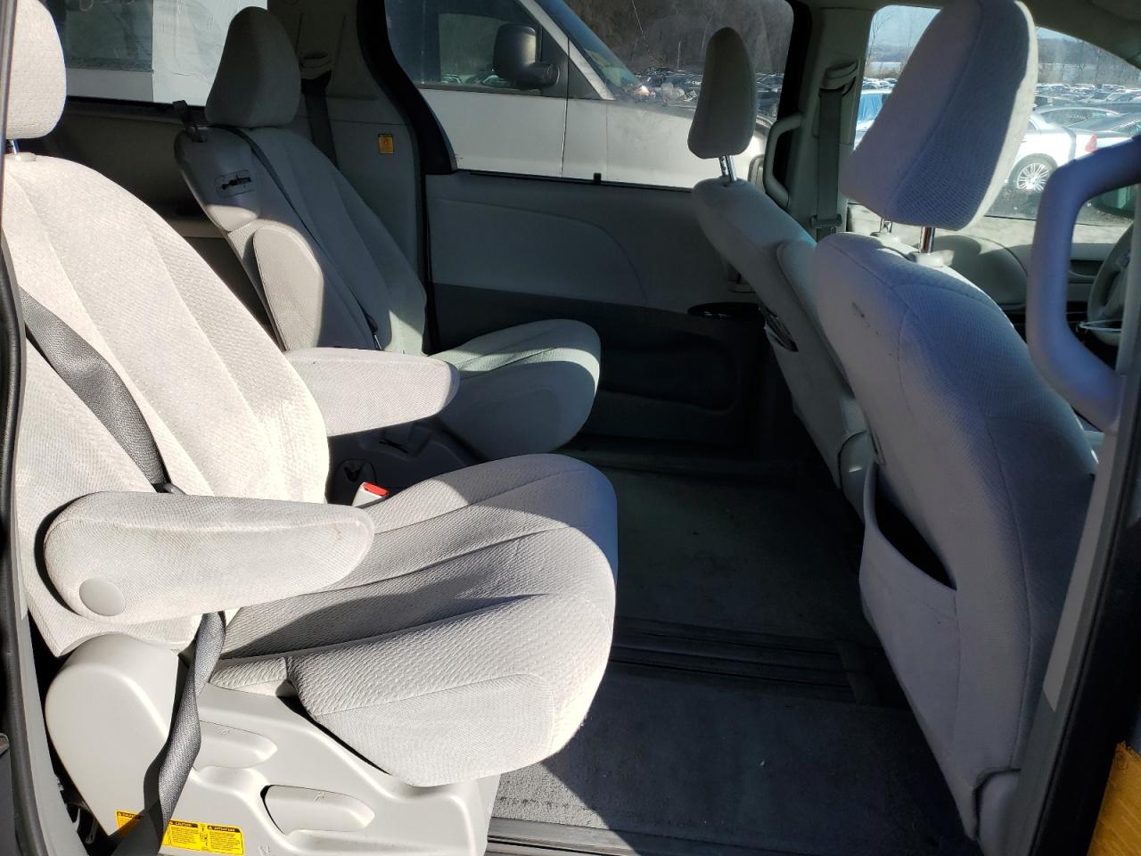 2013 Toyota Sienna - Image 11
