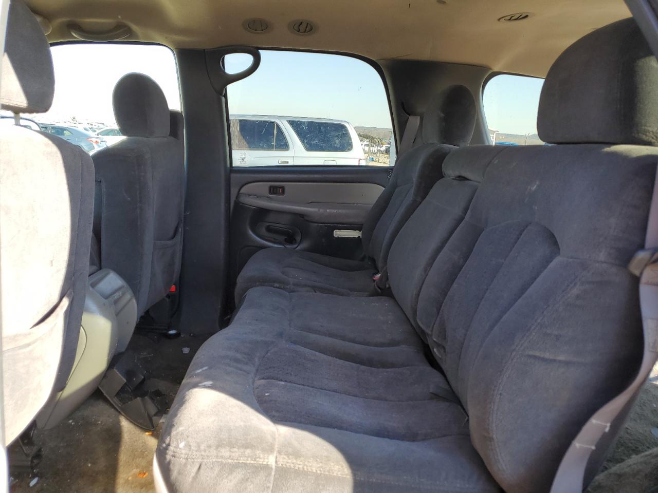 2002 Chevrolet Tahoe - Image 11