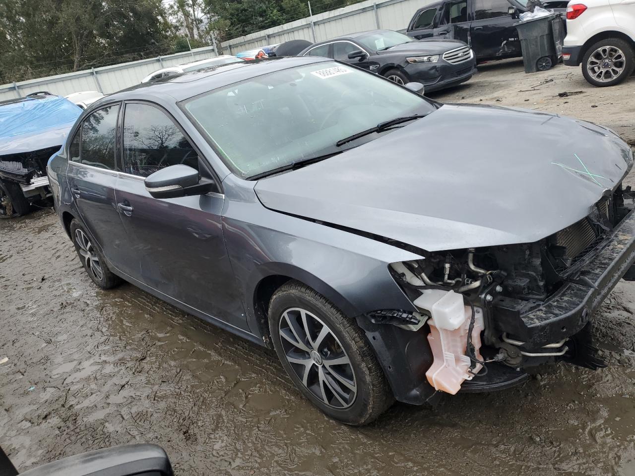 2018 Volkswagen Jetta - Image 4