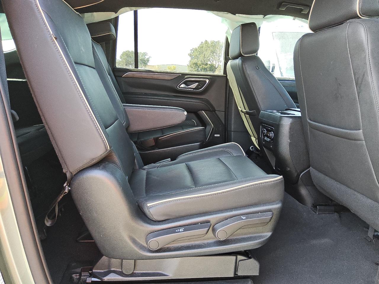 2023 Chevrolet Suburban - Image 11