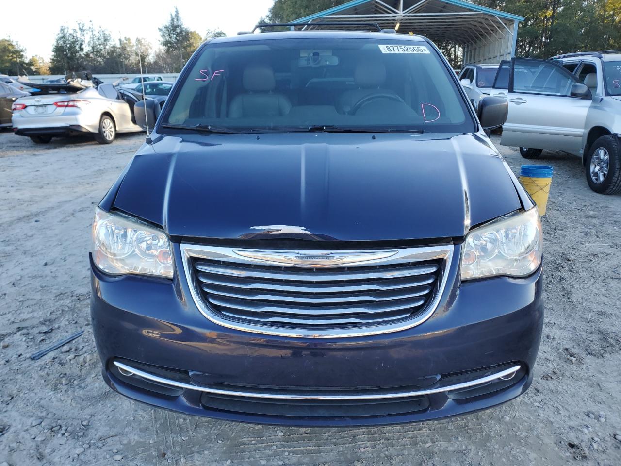 2015 Chrysler Town & Country - Image 5