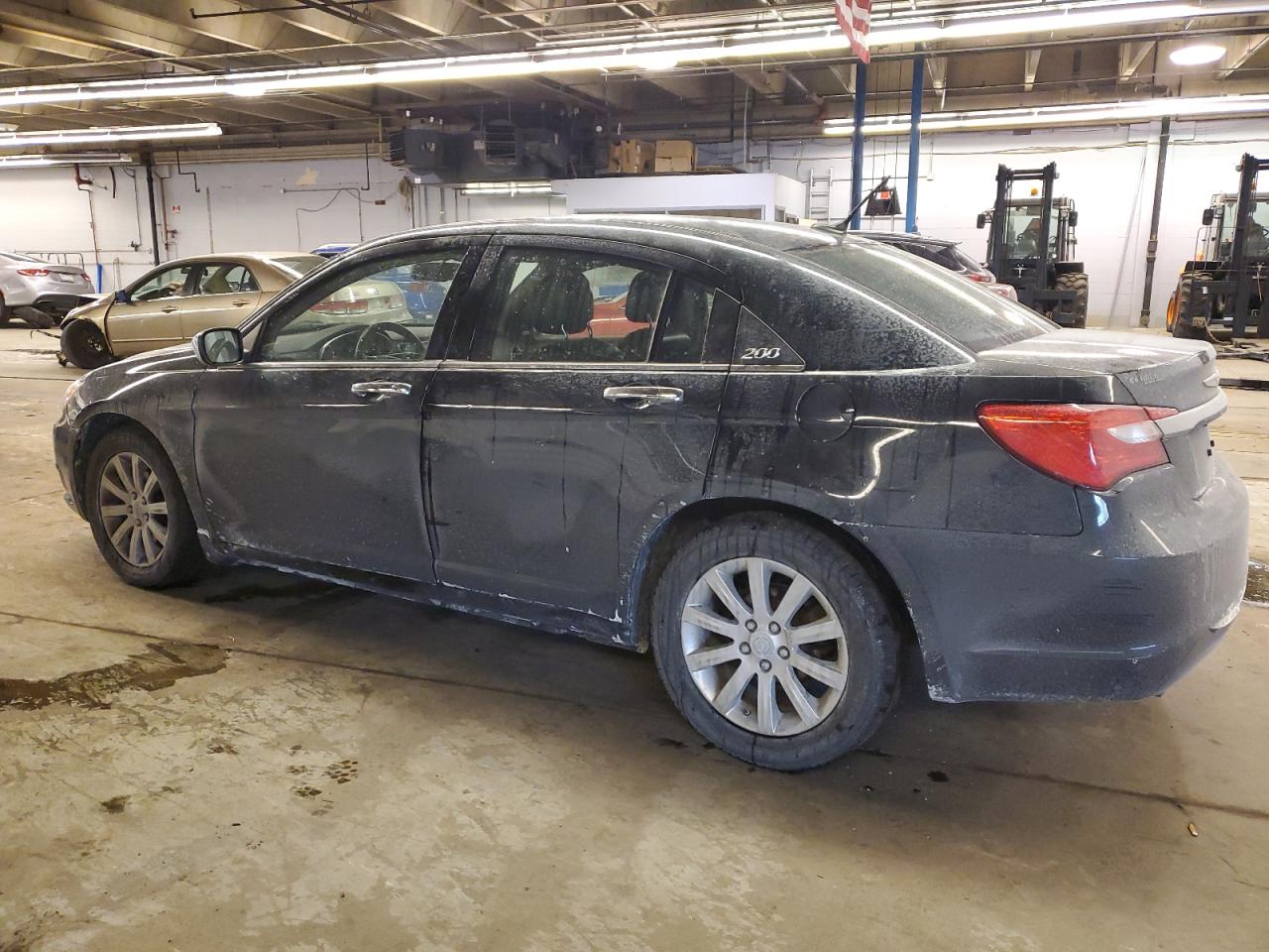 2013 Chrysler 200 - Image 2