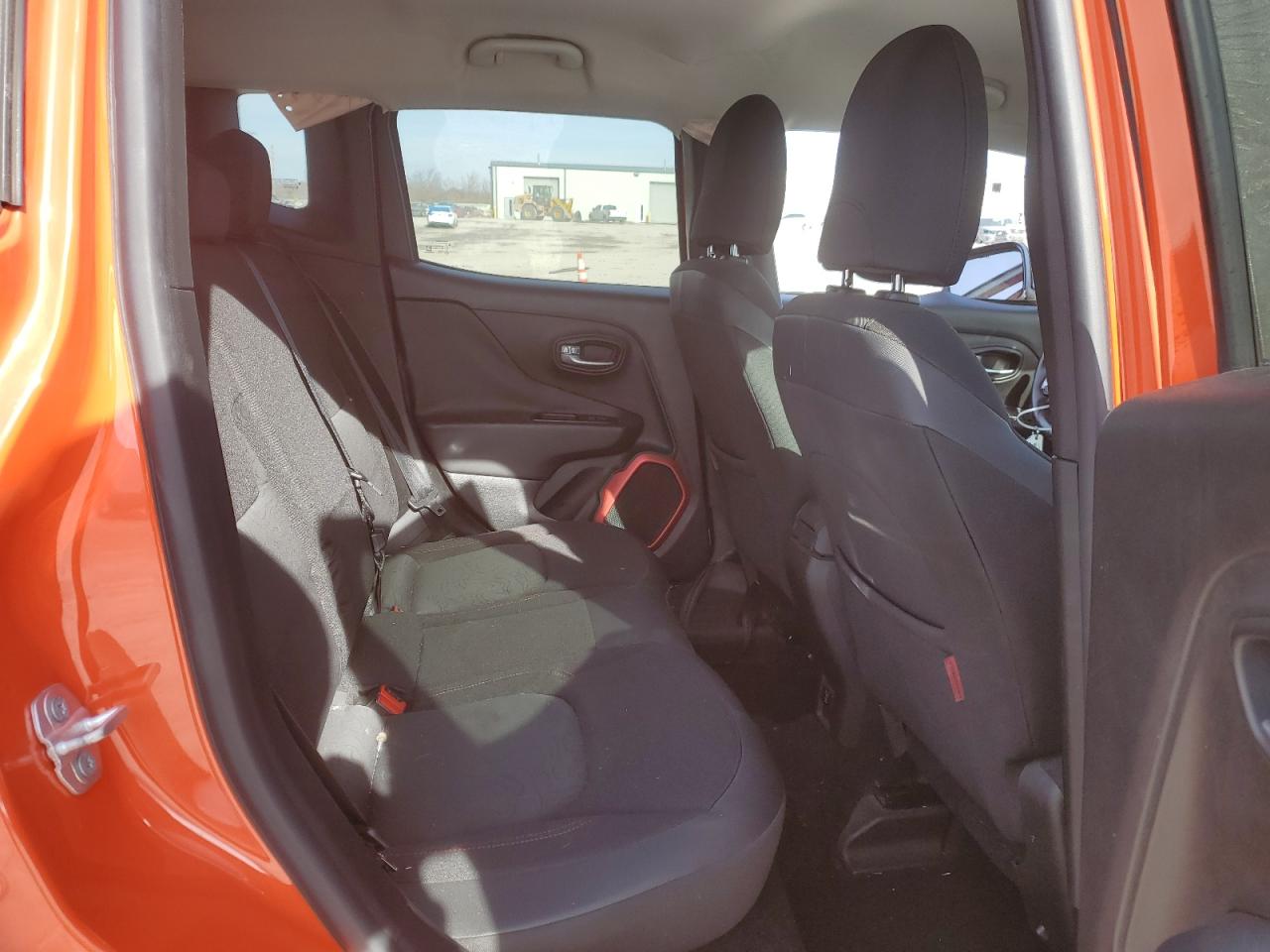 2015 Jeep Renegade - Image 12
