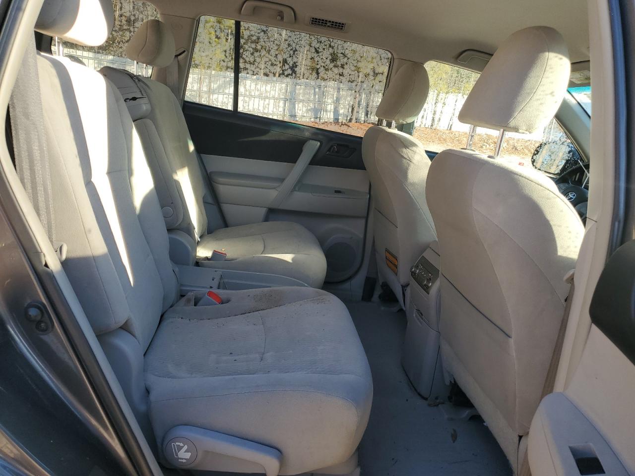 2010 Toyota Highlander - Image 11