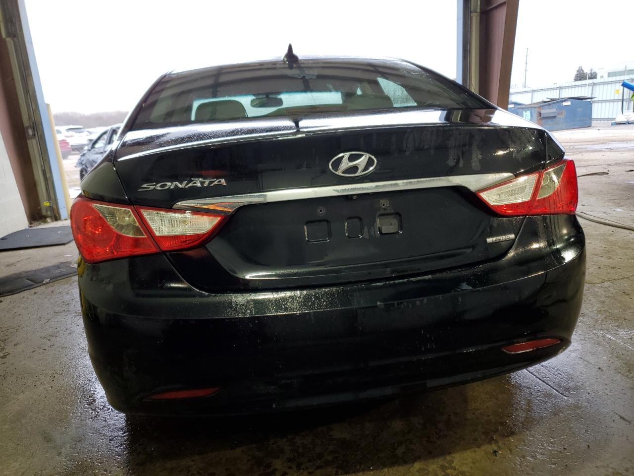 2011 Hyundai Sonata - Image 6