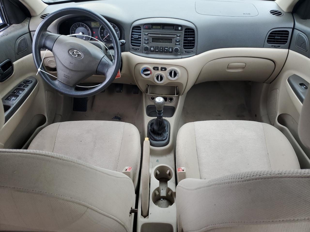 2007 Hyundai Accent - Image 8