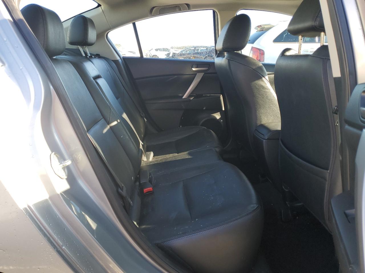 2012 Mazda 3 - Image 10