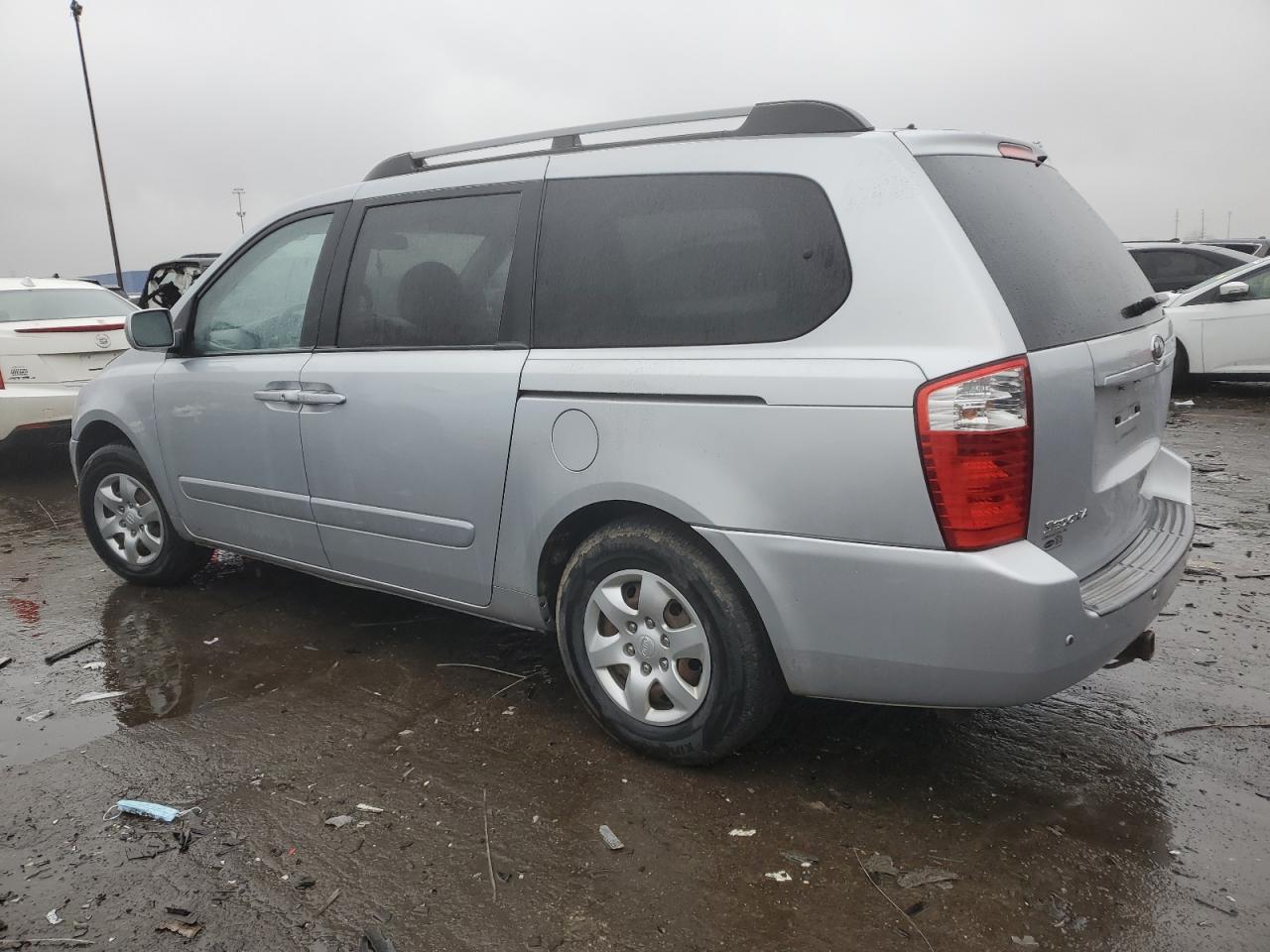 2009 Kia Sedona - Image 2