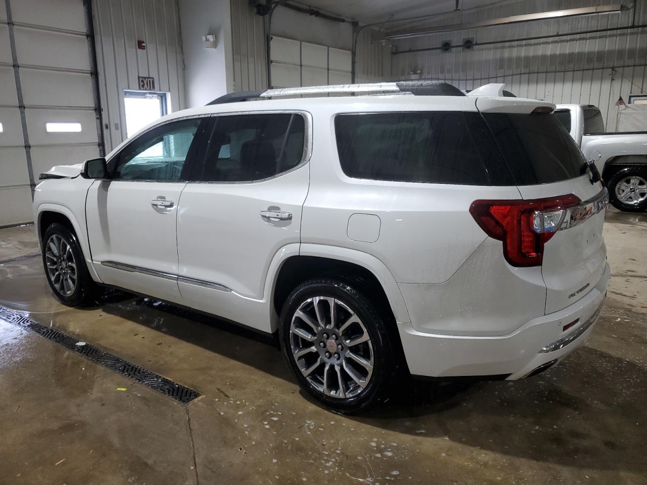 2022 GMC Acadia - Image 2