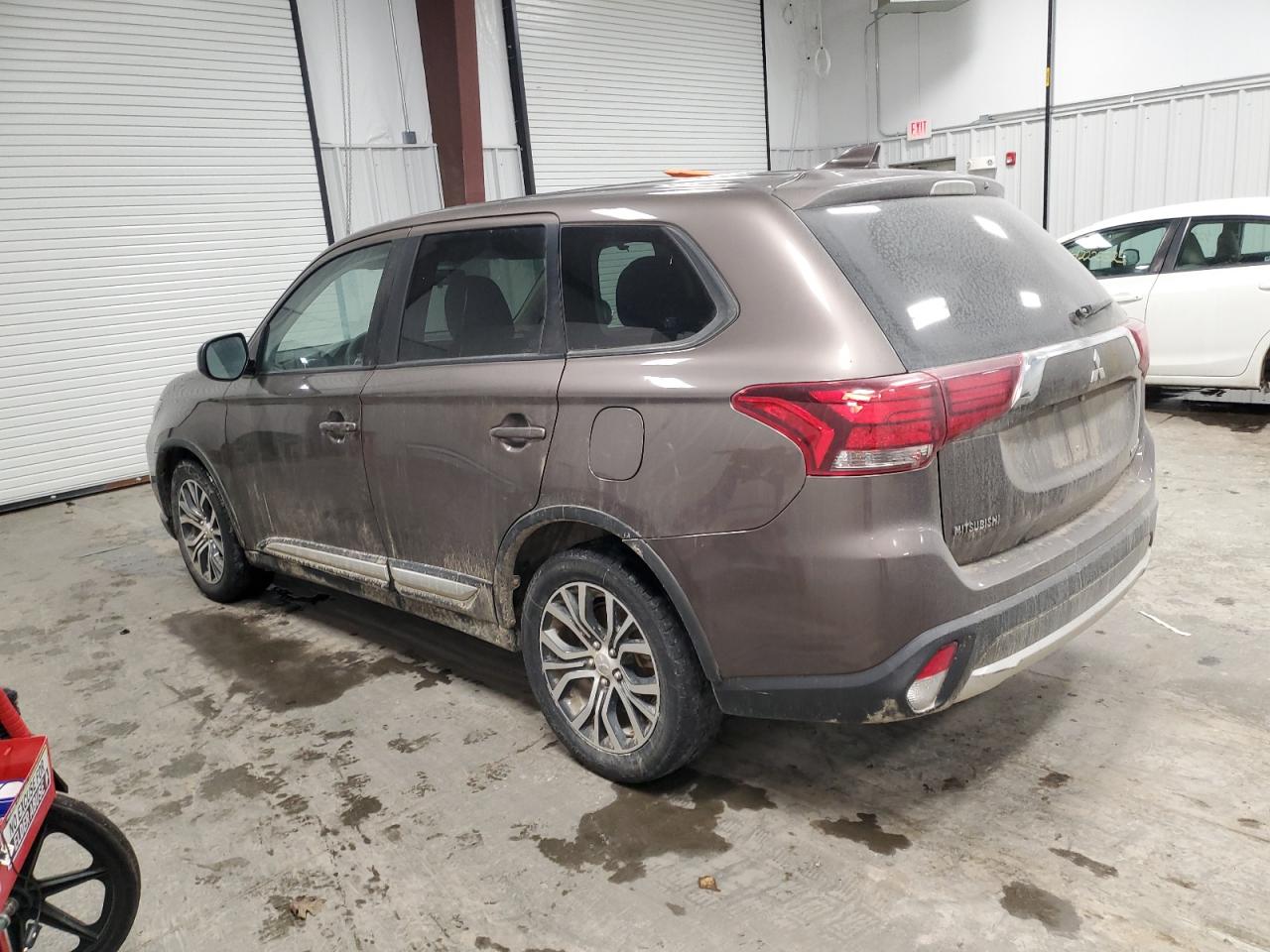 2018 Mitsubishi Outlander - Image 2
