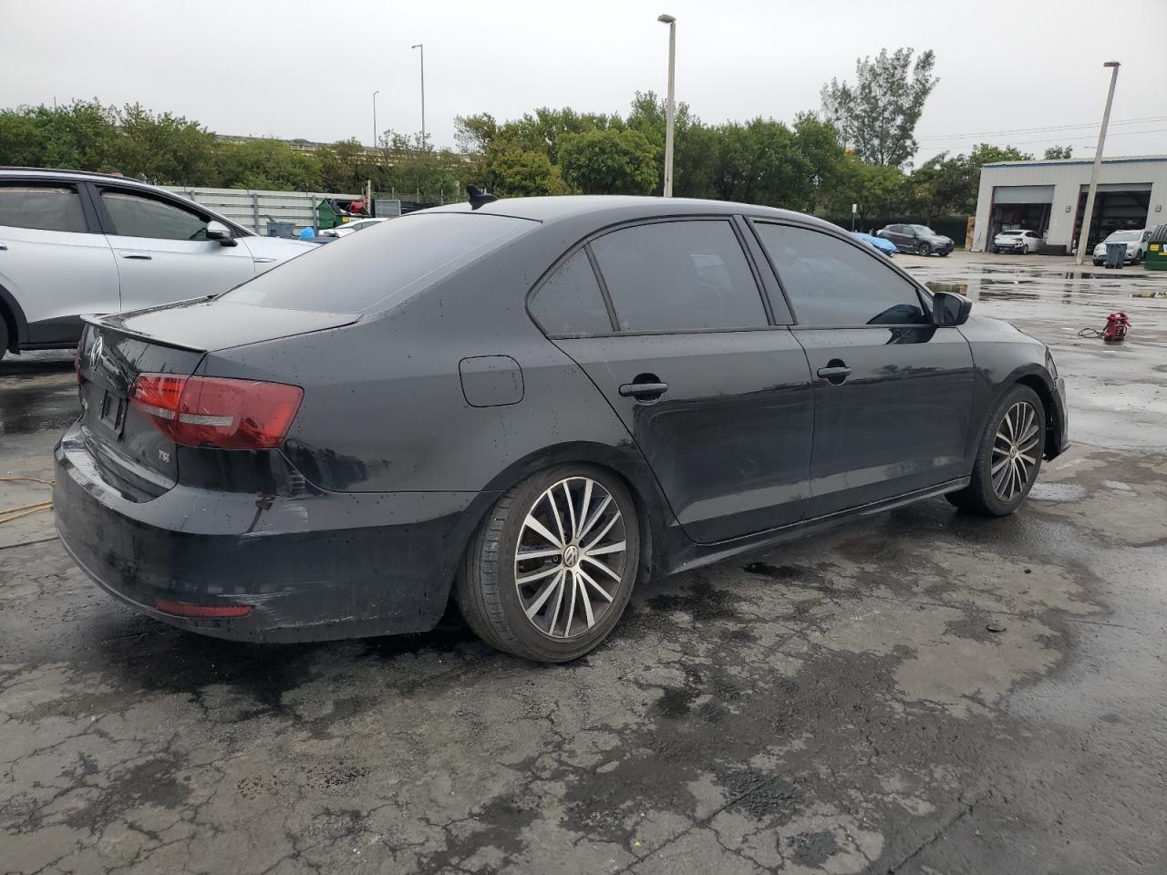 2017 Volkswagen Jetta - Image 3