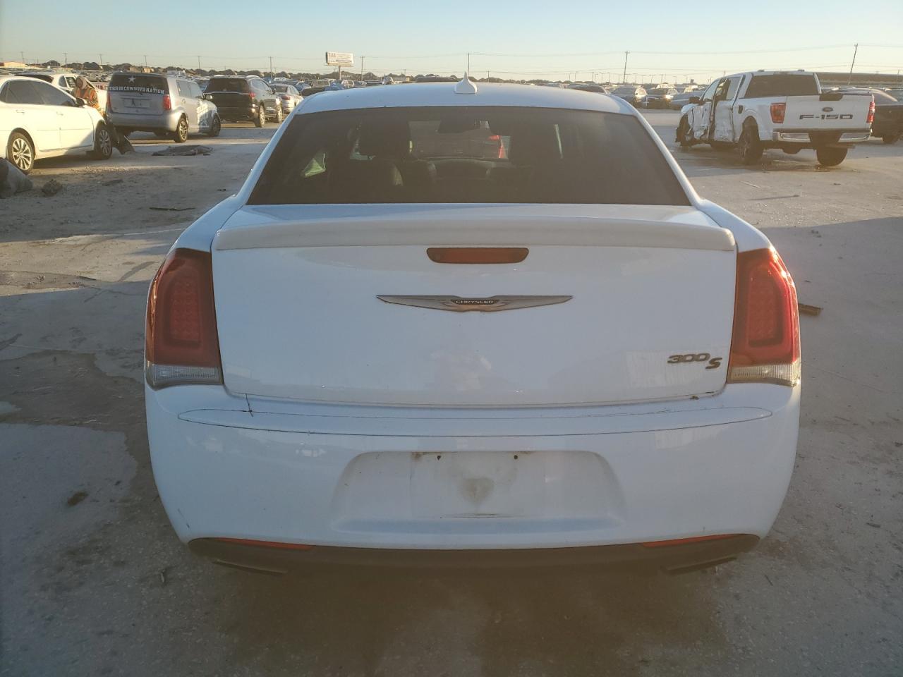 2017 Chrysler 300 - Image 6