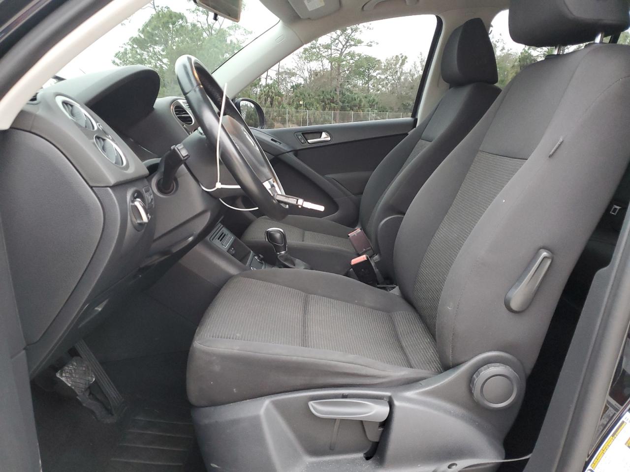 2017 Volkswagen Tiguan - Image 7