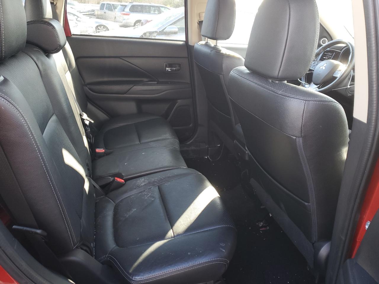 2018 Mitsubishi Outlander - Image 12