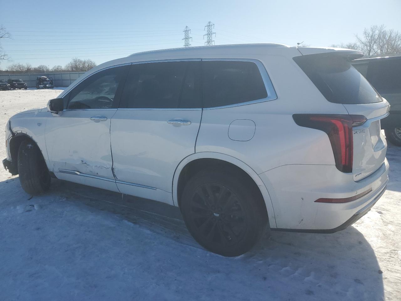 2022 Cadillac XT6 - Image 2