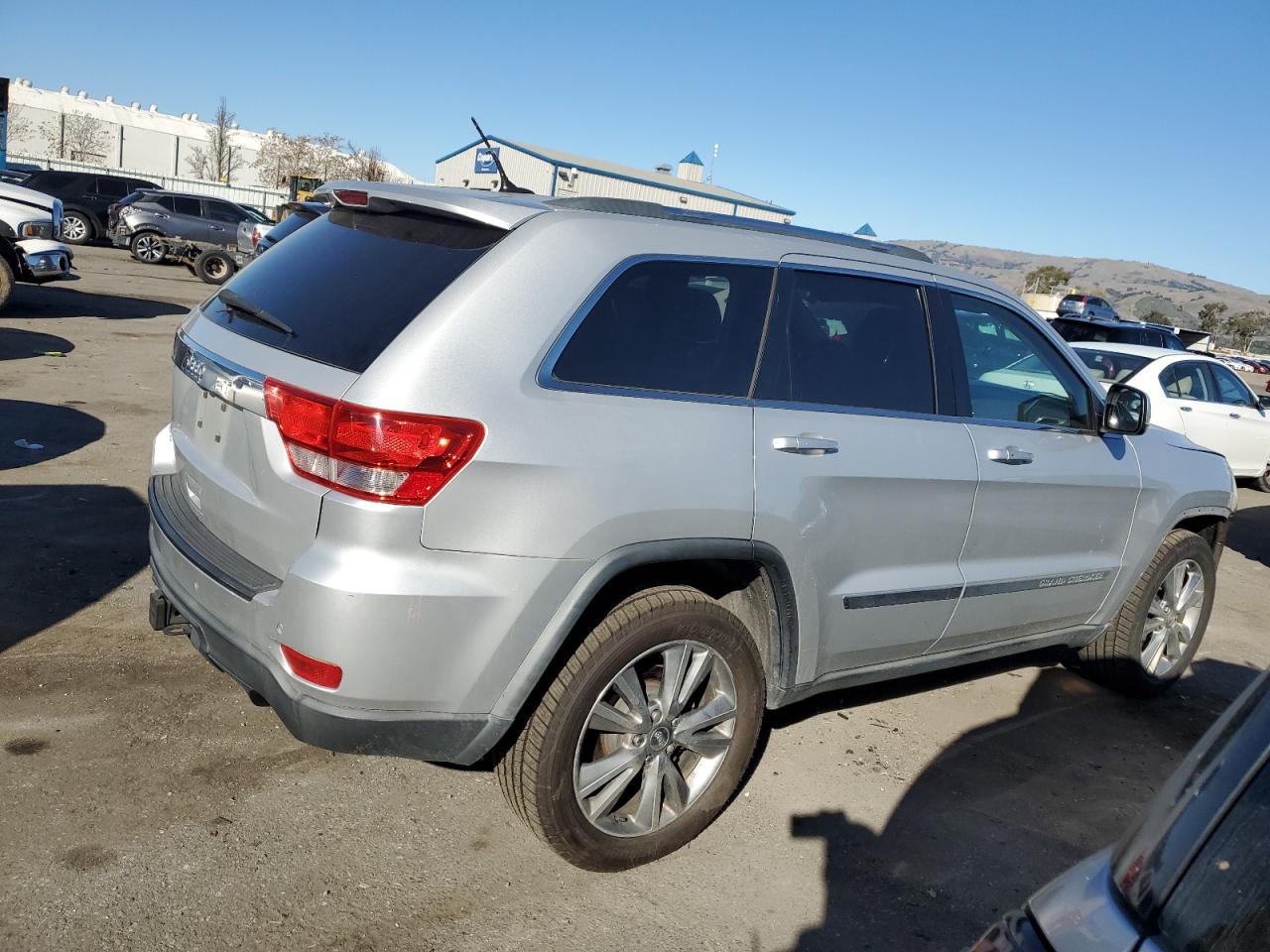 2013 Jeep Grand Cherokee - Image 3