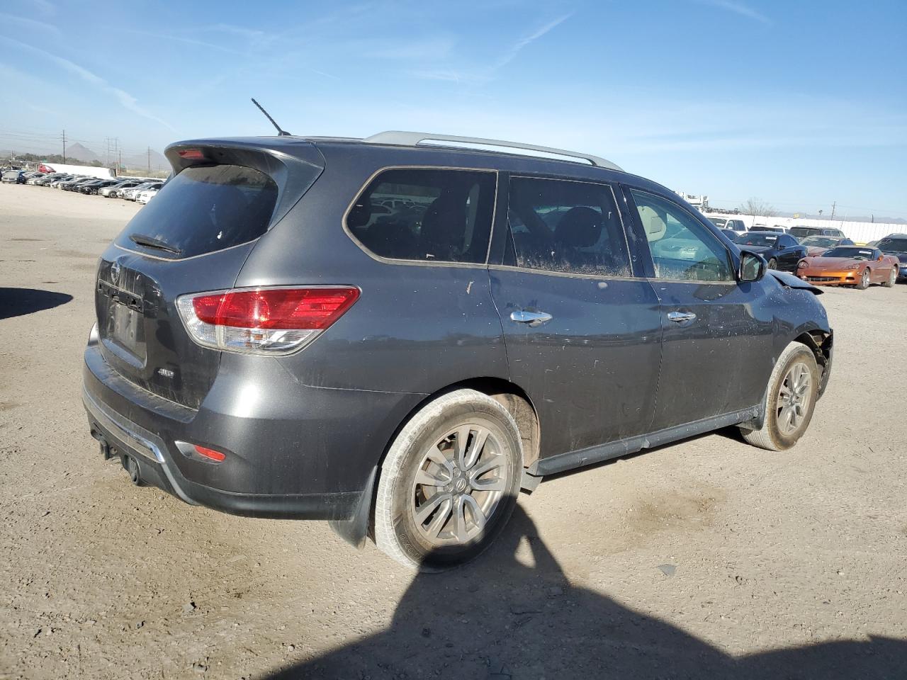 2015 Nissan Pathfinder - Image 3