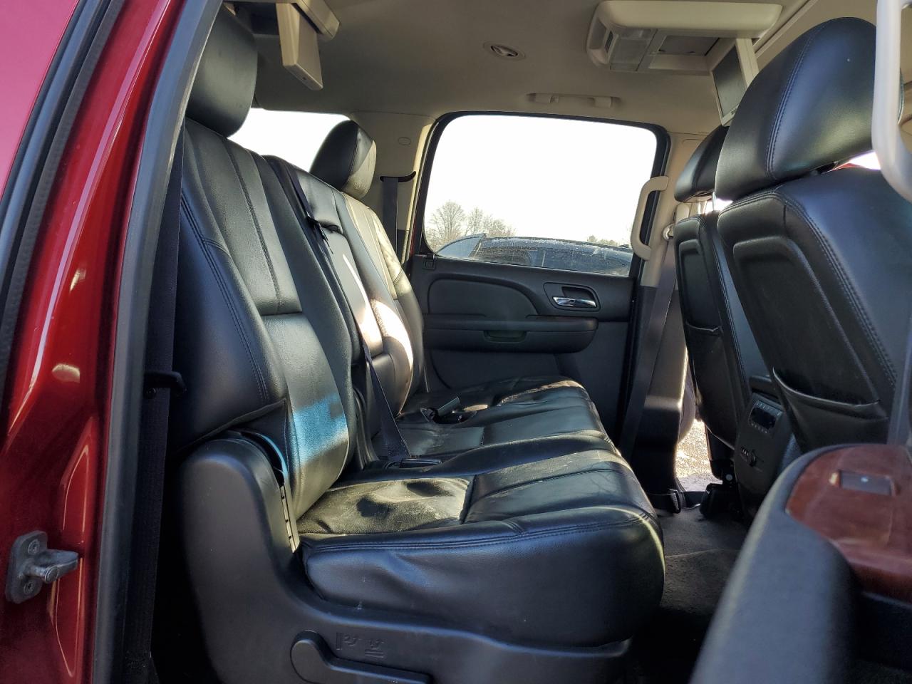 2013 Chevrolet Suburban - Image 11
