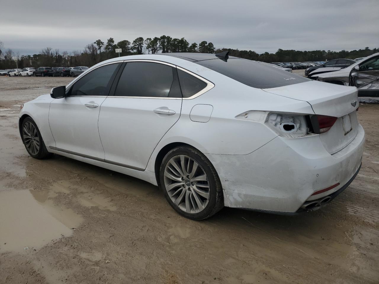 2015 Hyundai Genesis - Image 2