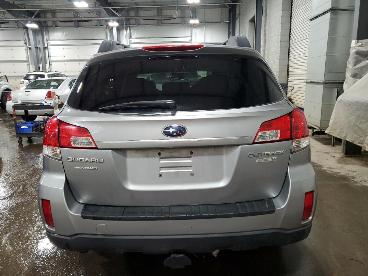 2010 Subaru Outback - Image 6