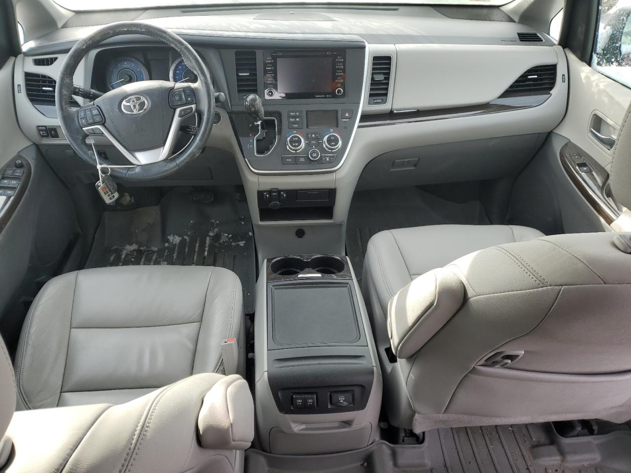 2020 Toyota Sienna - Image 8