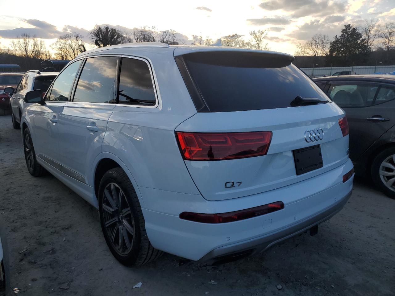 2017 Audi Q7 - Image 2