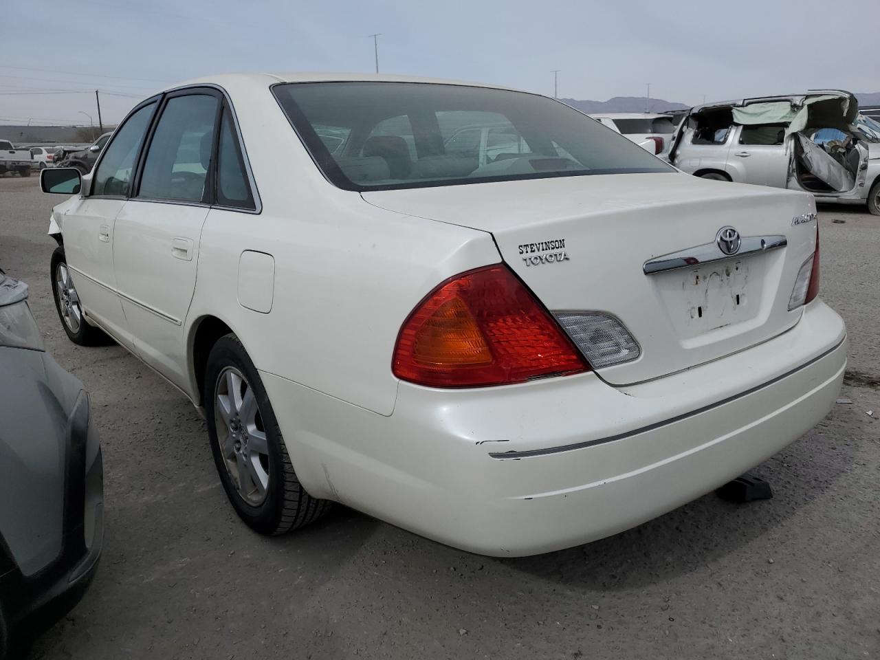 2002 Toyota Avalon - Image 2
