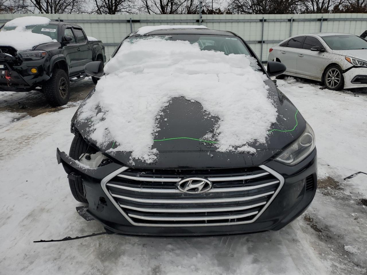 2017 Hyundai Elantra - Image 5