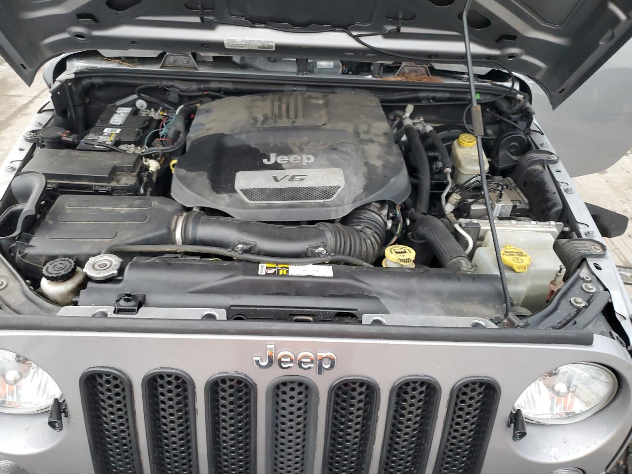 2015 Jeep Wrangler - Image 12