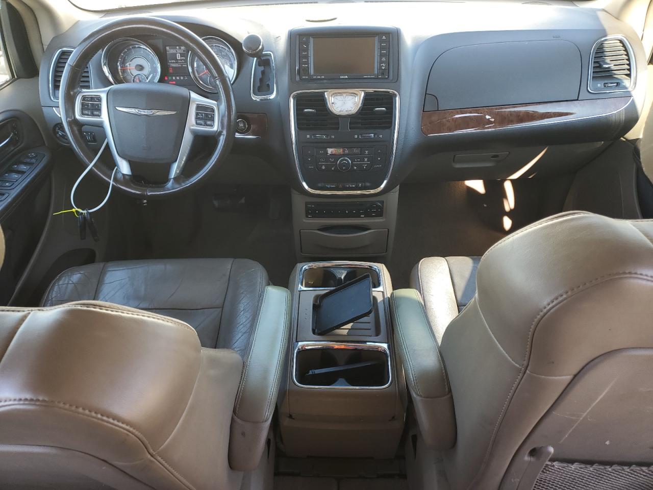 2011 Chrysler Town & Country - Image 8