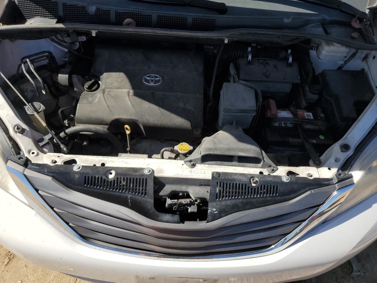 2011 Toyota Sienna - Image 13